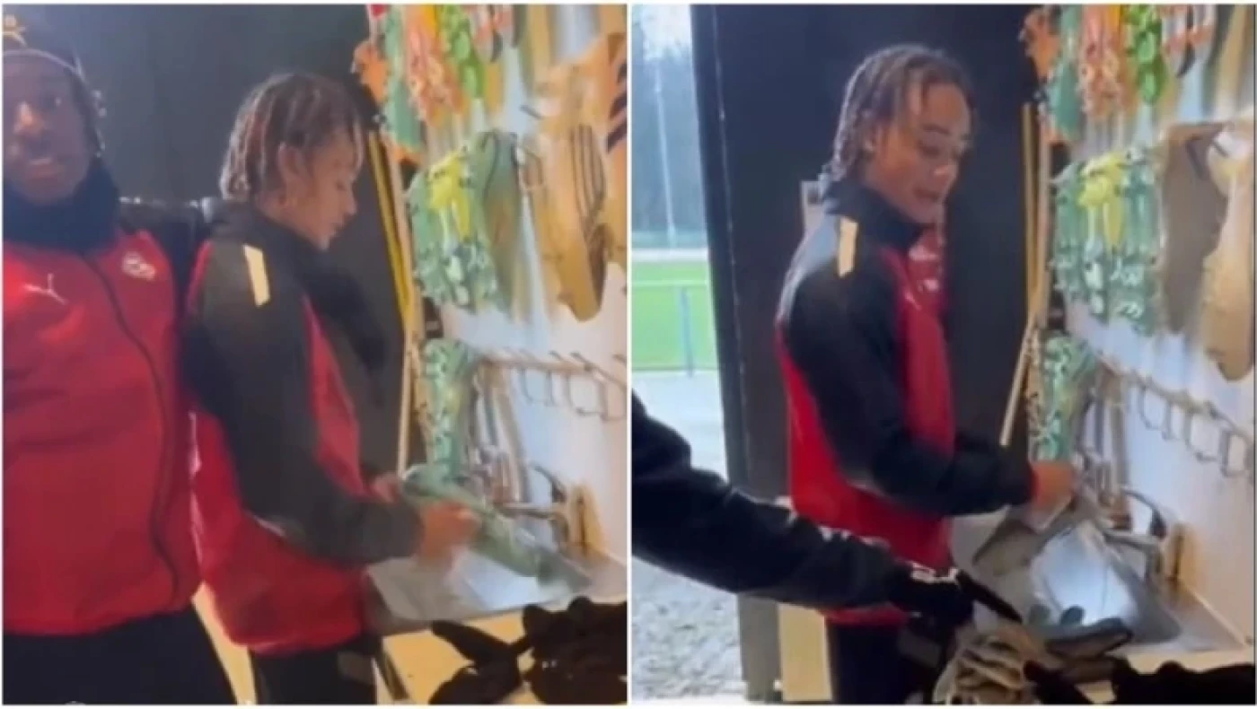 Το...«καψόνι» στον Τσάβι Σίμονς, από τους συμπαίκτες του στην PSV