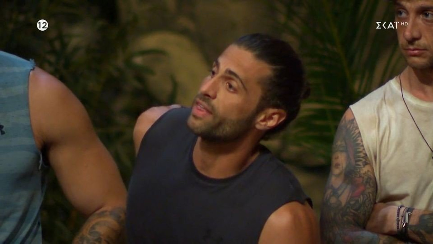 Survivor: Ο Βασάλος καταγγέλλει τον Σώζοντα - «Αφοδεύει δίπλα στην καλύβα»