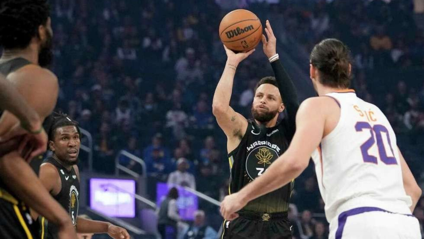 Ο Κάρι επέστρεψε αλλά οι Ουόριορς διασύρθηκαν