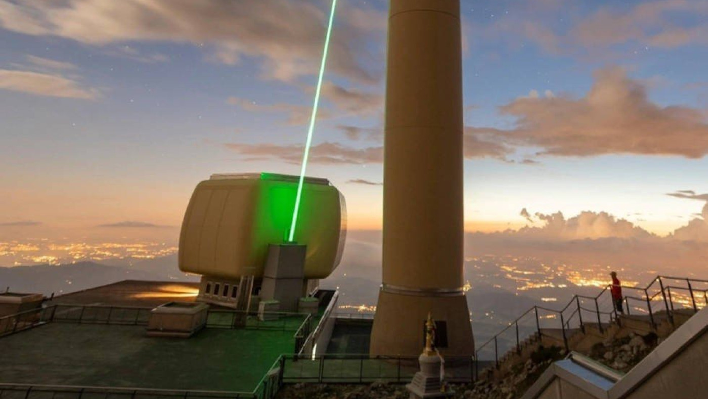 Ευρώπη: Επιστήμονες δημιούργησαν το πρώτο λέιζερ «αλεξικέραυνο» που διώχνει μακριά τους κεραυνούς