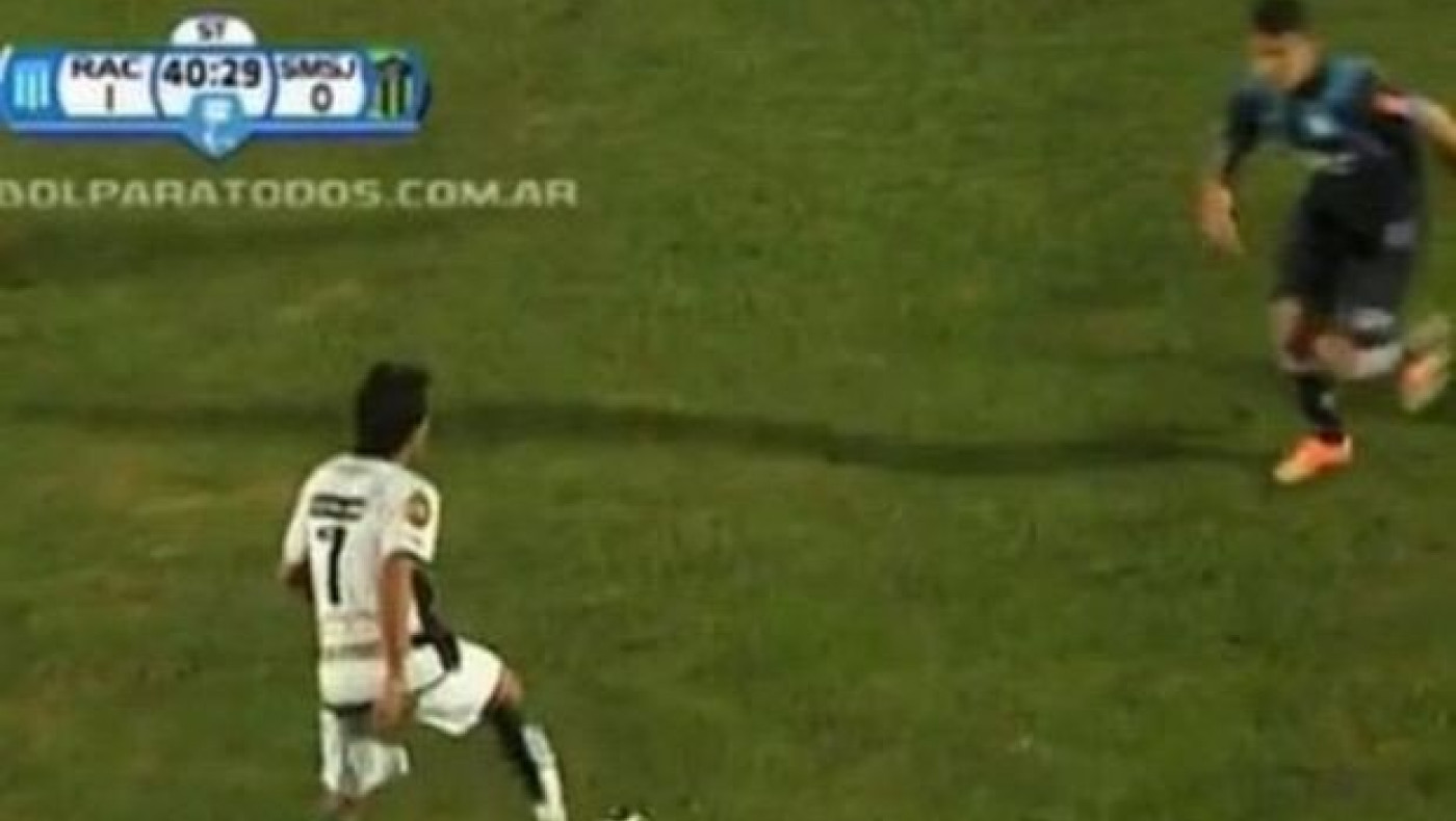 Διπλή «ποδιά» σε αντίπαλο  (video)