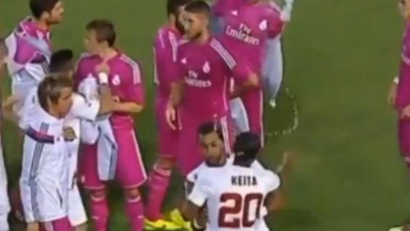 Μπουκάλι από τον Κεϊτά στον Πέπε (video)