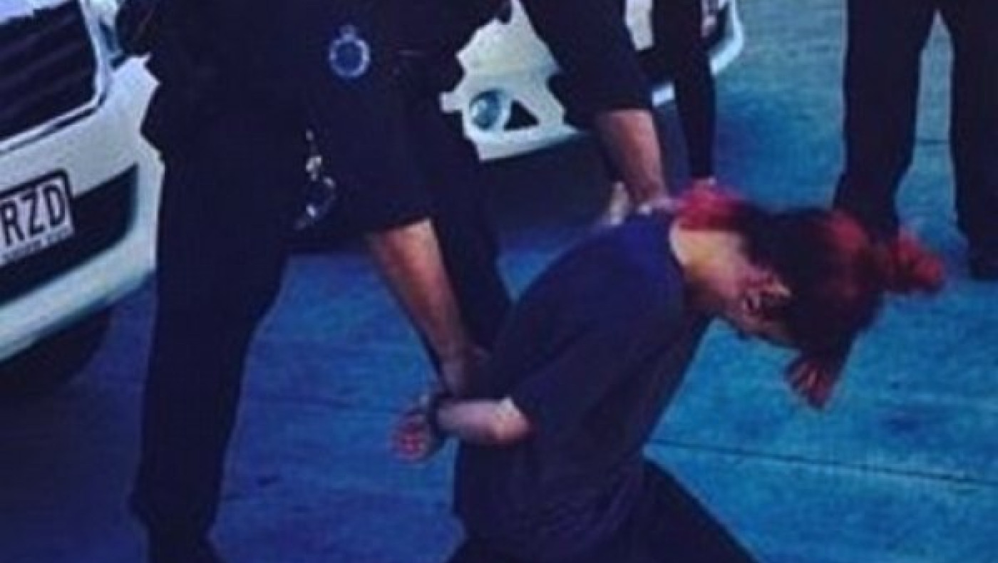 Συνέλαβαν διάσημη τραγουδίστρια και η φωτογραφία προκάλεσε πανικό στα social med