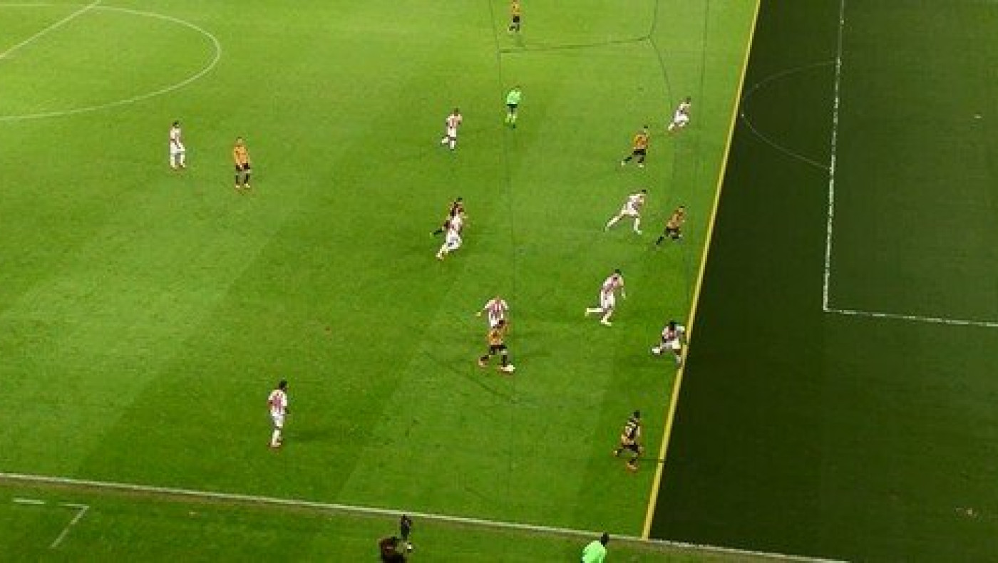 Δείτε το οφσάιντ που έδωσε για... ζέσταμα ο επόπτης στο Καραϊσκάκη
