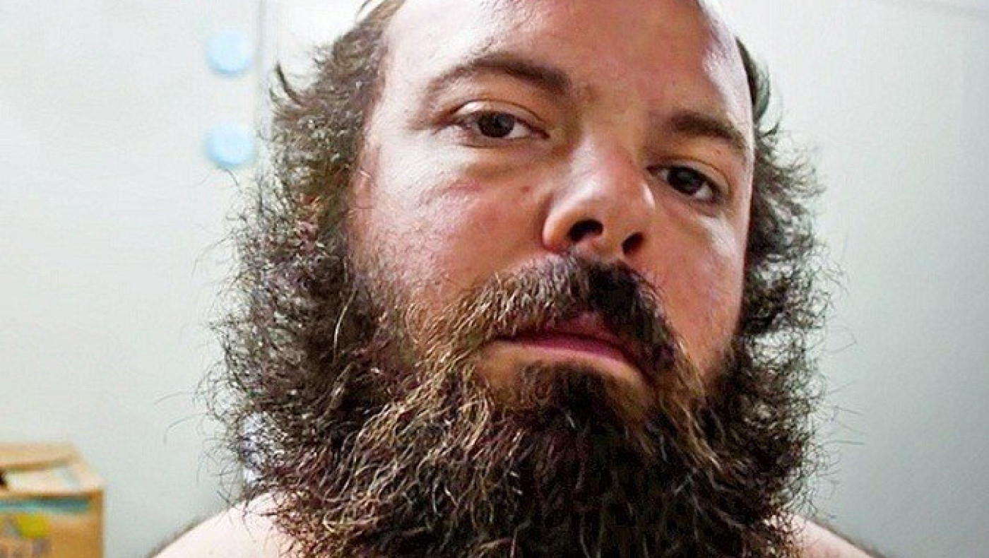 Ο μουσάτος πεζοναύτης που έγινε... ξανθιά κουκλάρα!  