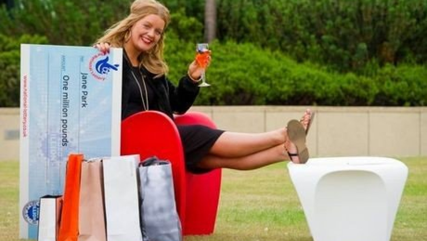 19χρονη κέρδισε τρελό στοίχημα δύο χρόνια μετά το λόττο! (Pics)