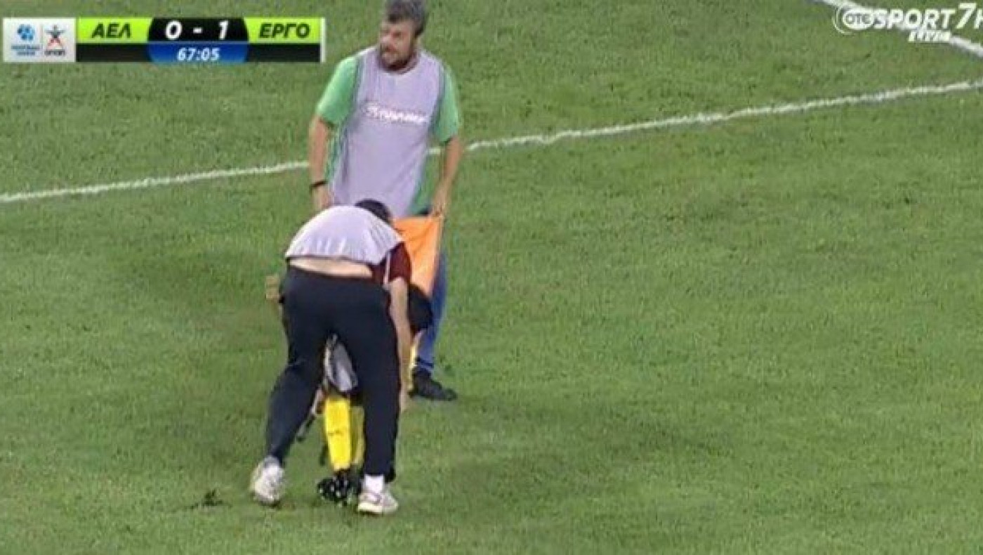 ΛΑΡΙΣΑ: Ο τραυματιοφορέας πέταξε κάτω ποδοσφαιριστή! (Vid)
