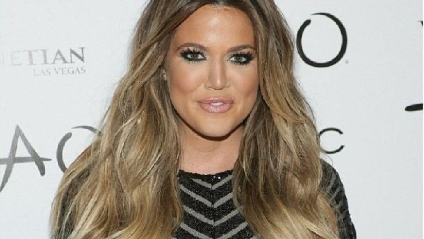 Η Κλόε Καρντάσιαν ποζάρει γυμνή (pics)