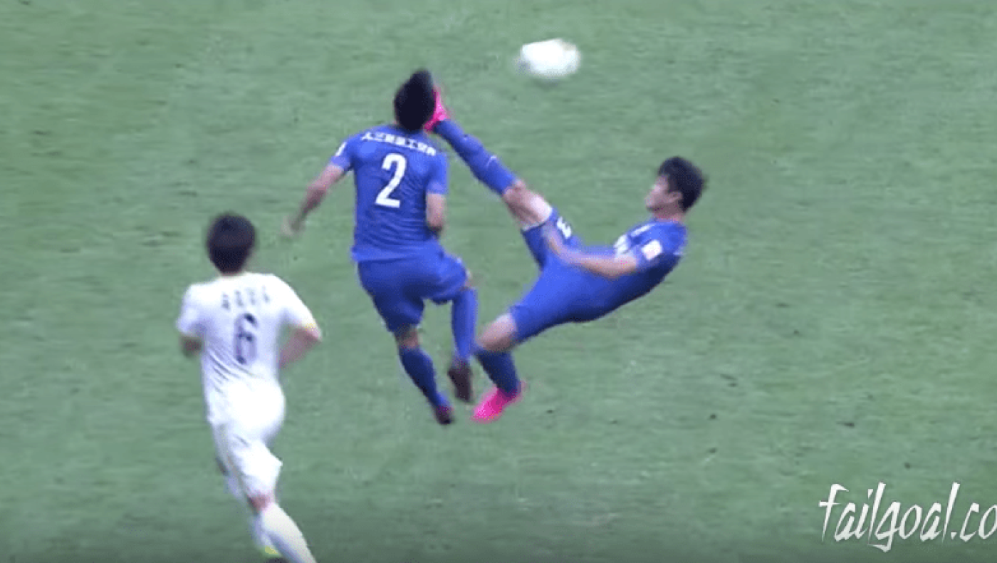 Εγκληματικό χτύπημα σε… συμπαίκτη (video)