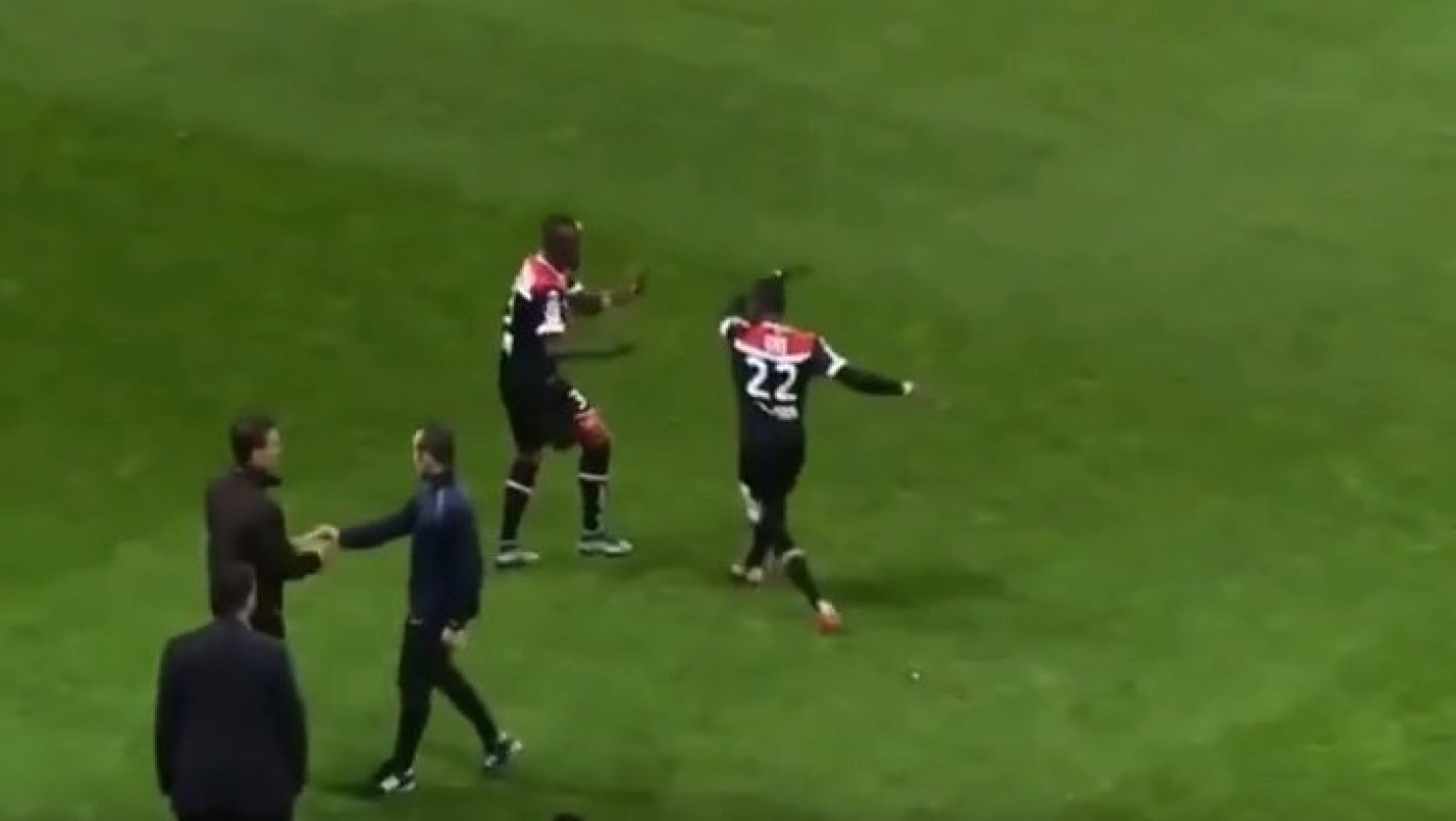 Αποβλήθηκε και ξέσπασε στους συμπαίκτες του (video)