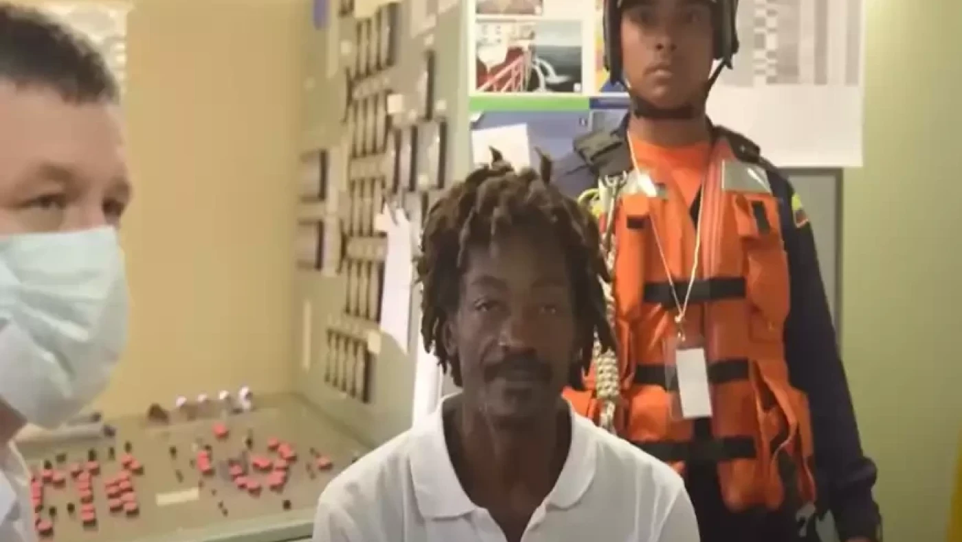 Επέζησε 24 ημέρες στη θάλασσα τρώγοντας κέτσαπ και… κύβους λαχανικών!