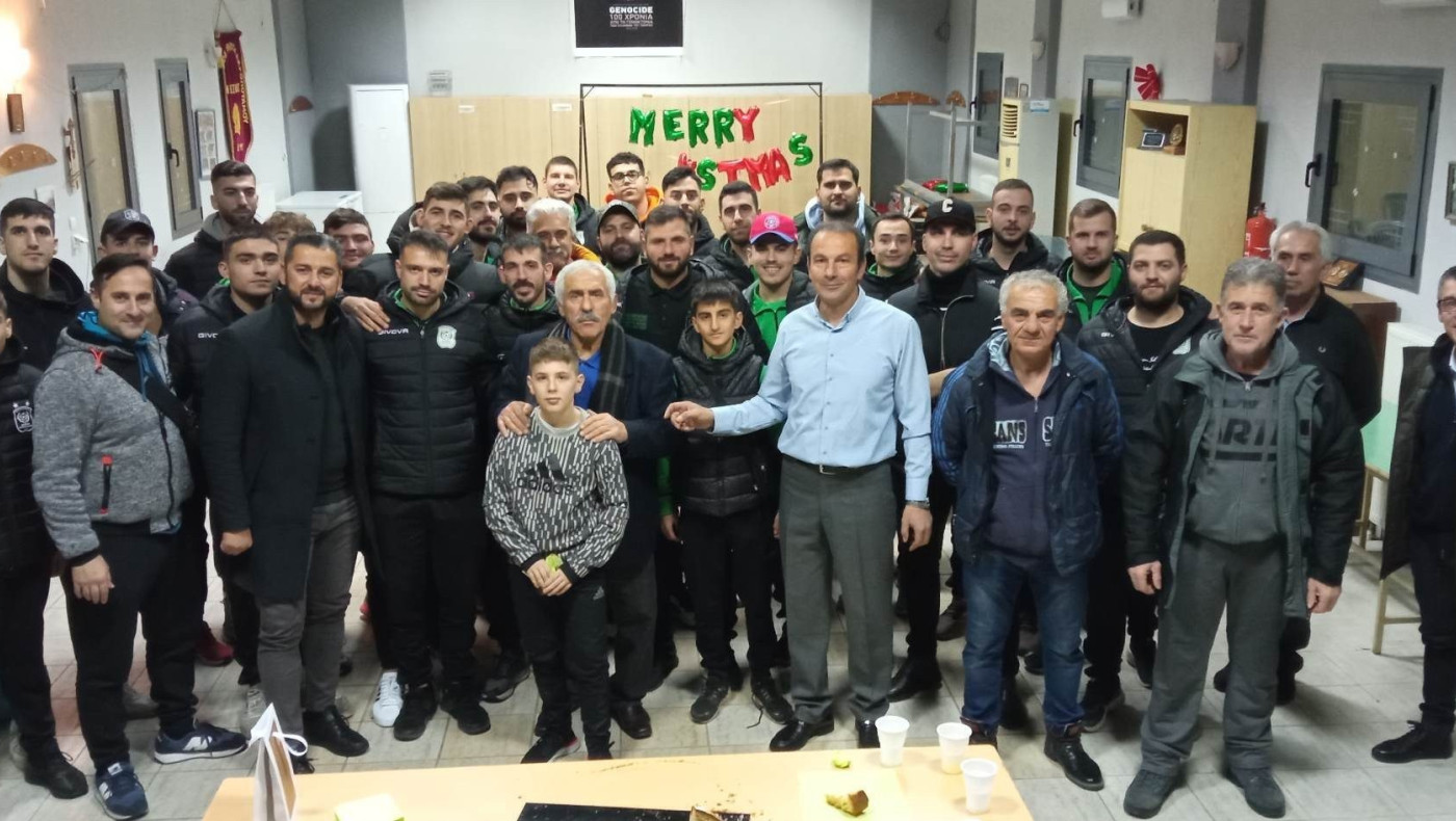 Εκοψε την πίτα της η Δάφνη Ακροποτάμου