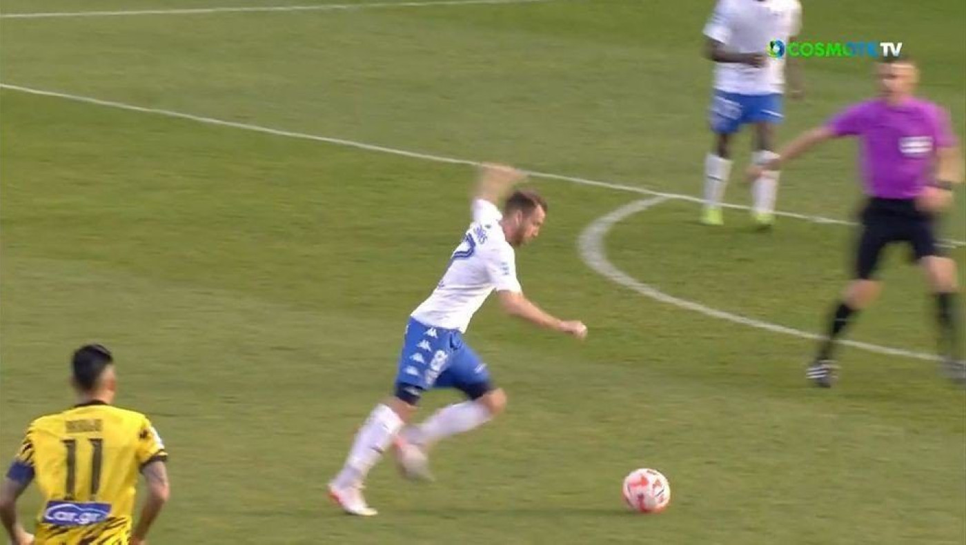 Γι' αυτή τη φάση φωνάζει για πέναλτι ο Ιωνικός