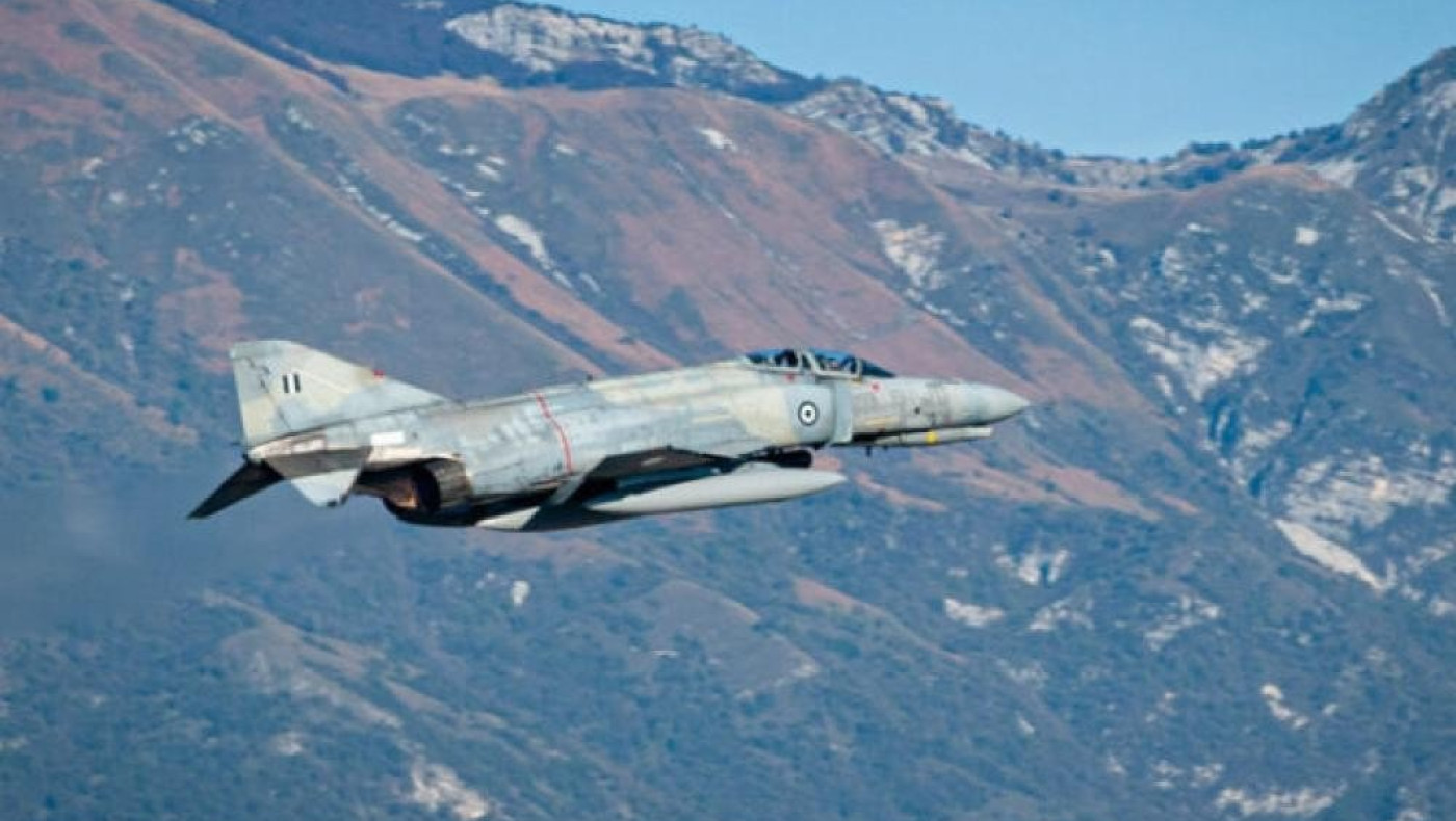 Πτώση μαχητικού F-4 Phantom: Οι πρώτες εικόνες από τα συντρίμμια