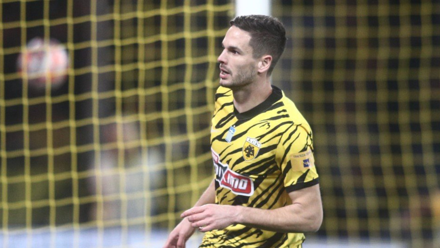 2-0 η ΑΕΚ με Γκατσίνοβιτς, ζήτησε φάουλ στην αρχή της φάσης ο Νταμπό