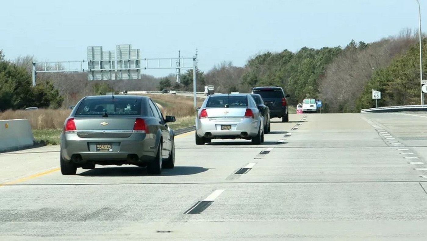 Εξετάζεται πρόστιμο για όσους κινούνται χωρίς λόγο στην αριστερή λωρίδα