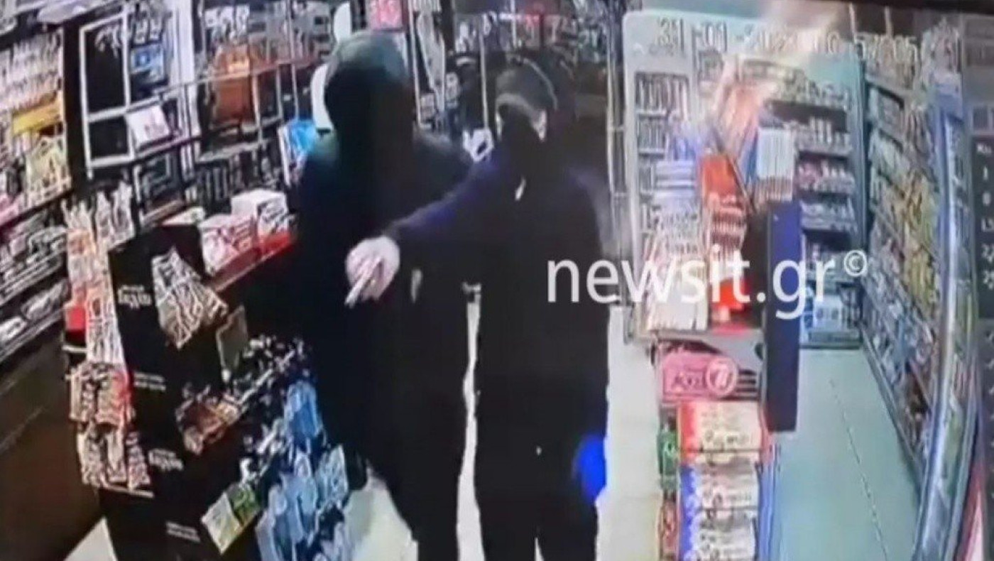 Θεσσαλονίκη: Βίντεο-ντοκουμέντο από ένοπλη ληστεία σε κατάστημα ψιλικών