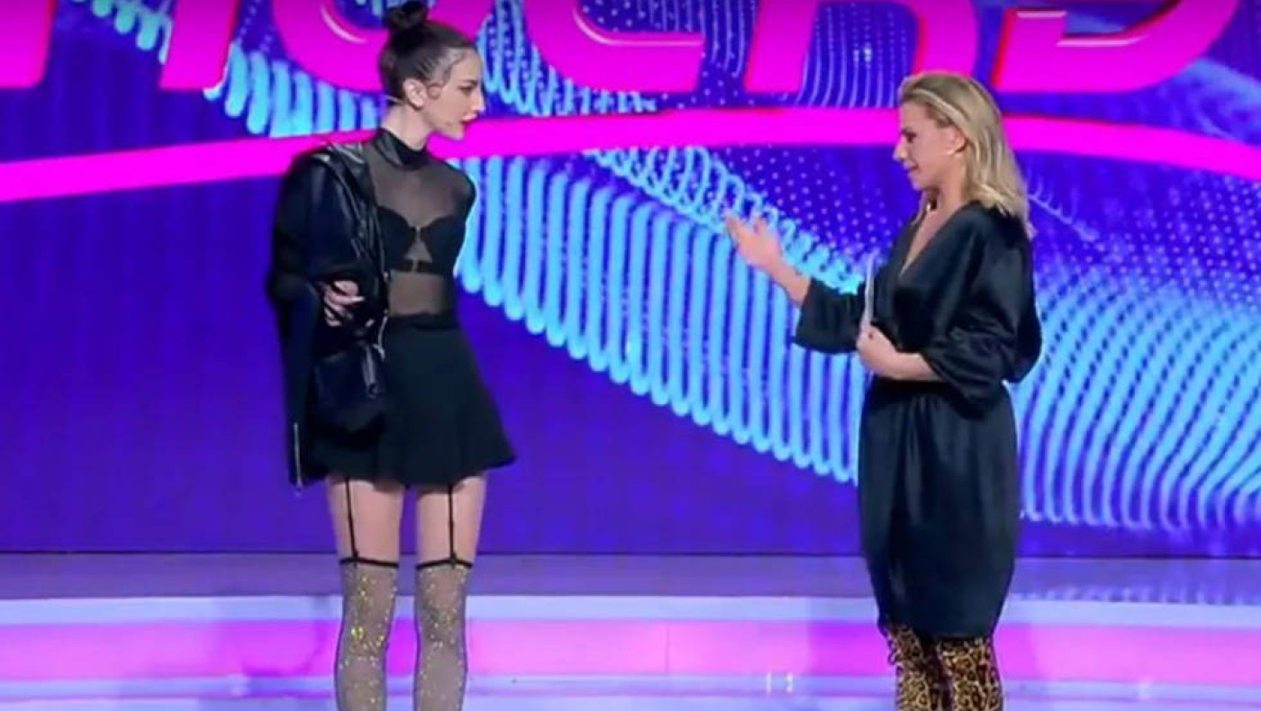 My Style Rocks: Με ζαρτιέρες στο πλατό η Χριστιάννα-«Σαν να έχεις ξεχάσει να ντυθείς από κάτω» (vids)