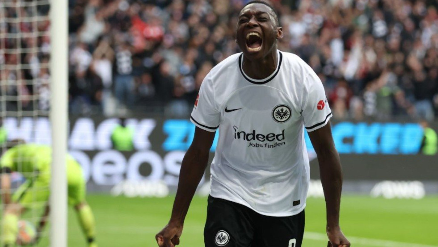 Κόκκινος: Στους ρυθμούς του Μουανί η Φρανκφούρτη