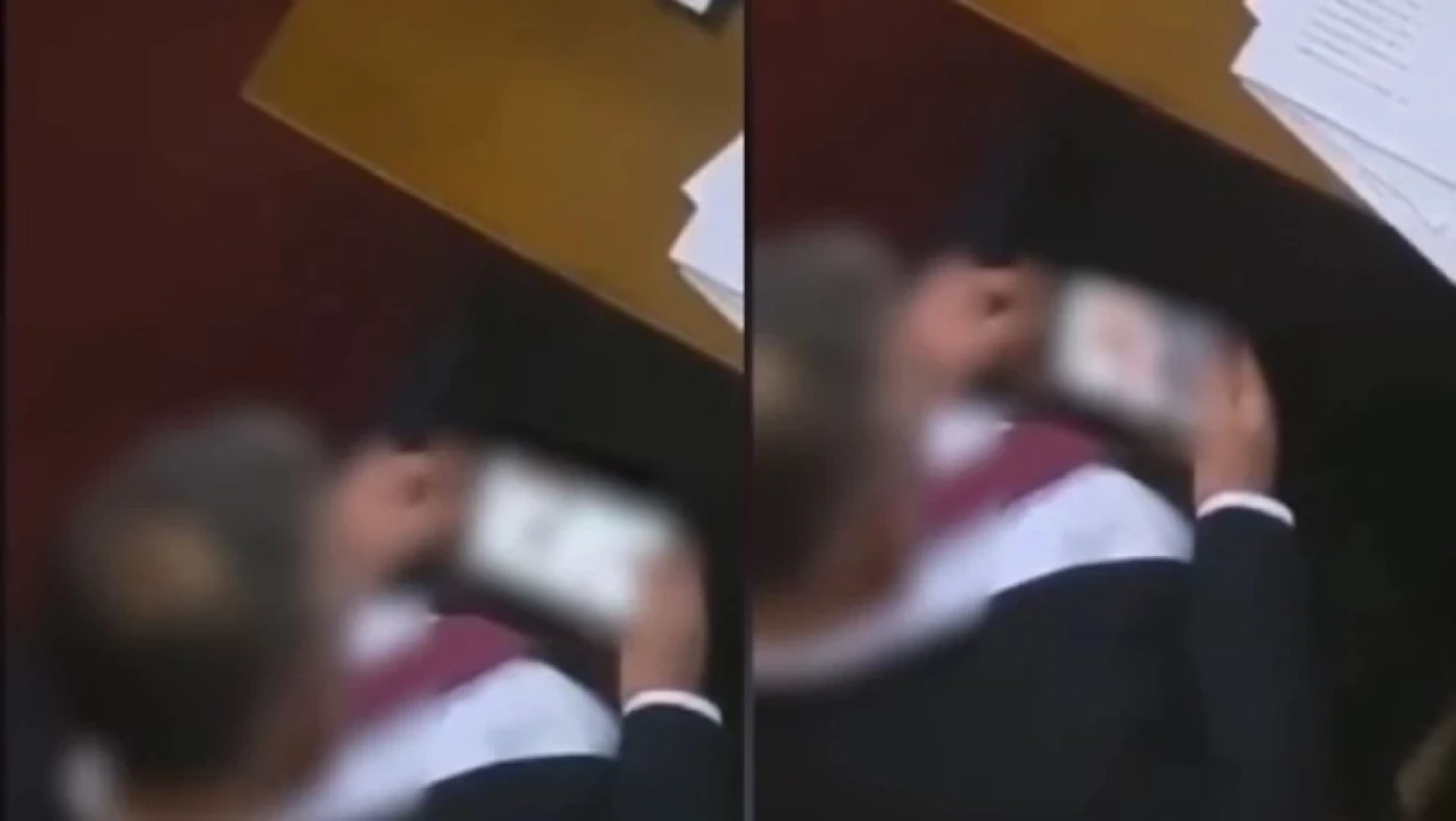 Σερβία: Βουλευτής παραιτήθηκε αφού παρακολούθησε πορνό σε κοινοβουλευτική συνεδρίαση (vid)