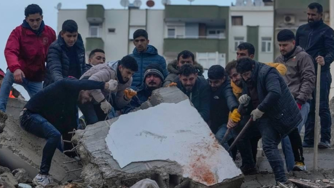 Τραγωδία σε Τουρκία-Συρία: Χιλιάδες οι νεκροί και οι τραυματίες