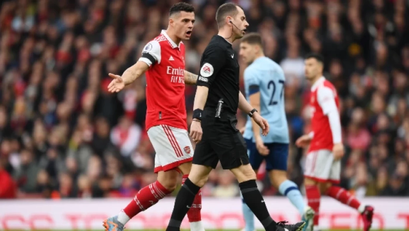 Premier League: Η ένωση διαιτητών απολογήθηκε σε Άρσεναλ και Μπράιτον για τα λάθη του VAR