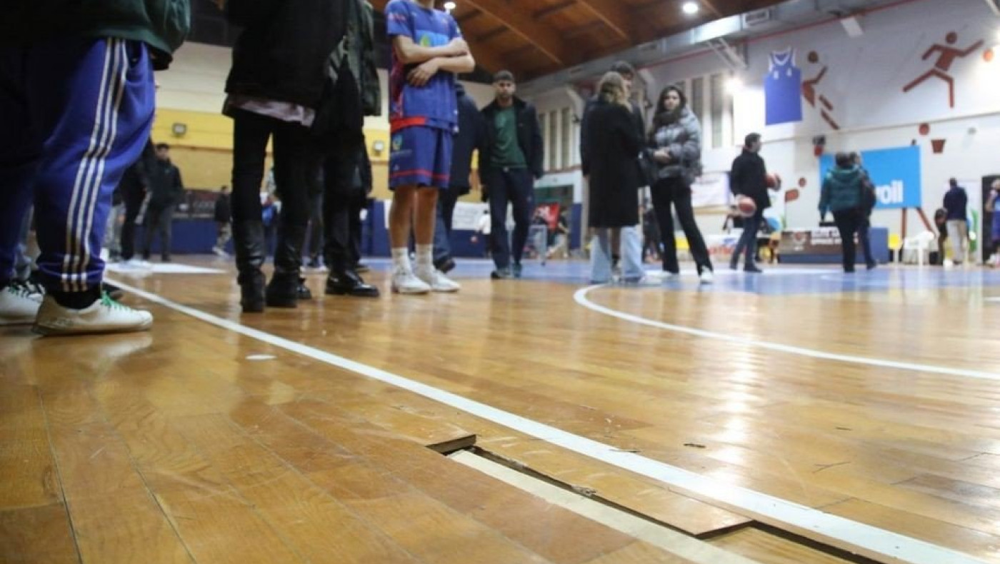 Το ΦΕΑ - Χαρίλαος Τρικούπης της Elite League αναβλήθηκε επειδή ξεκόλλησε το παρκέ