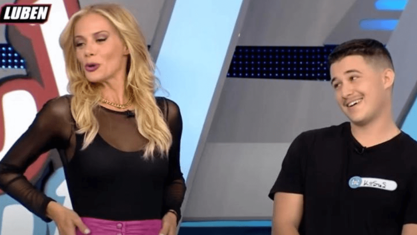 Πιτσιρικάς φλερτάρει έντονα την Μακρυπούλια - «Έχω τα διπλά σου χρόνια»