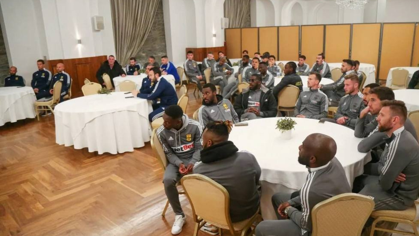 Άρης: Έκοψε την πίτα του στο ξενοδοχείο, παρουσία Θόδωρου Καρυπίδη