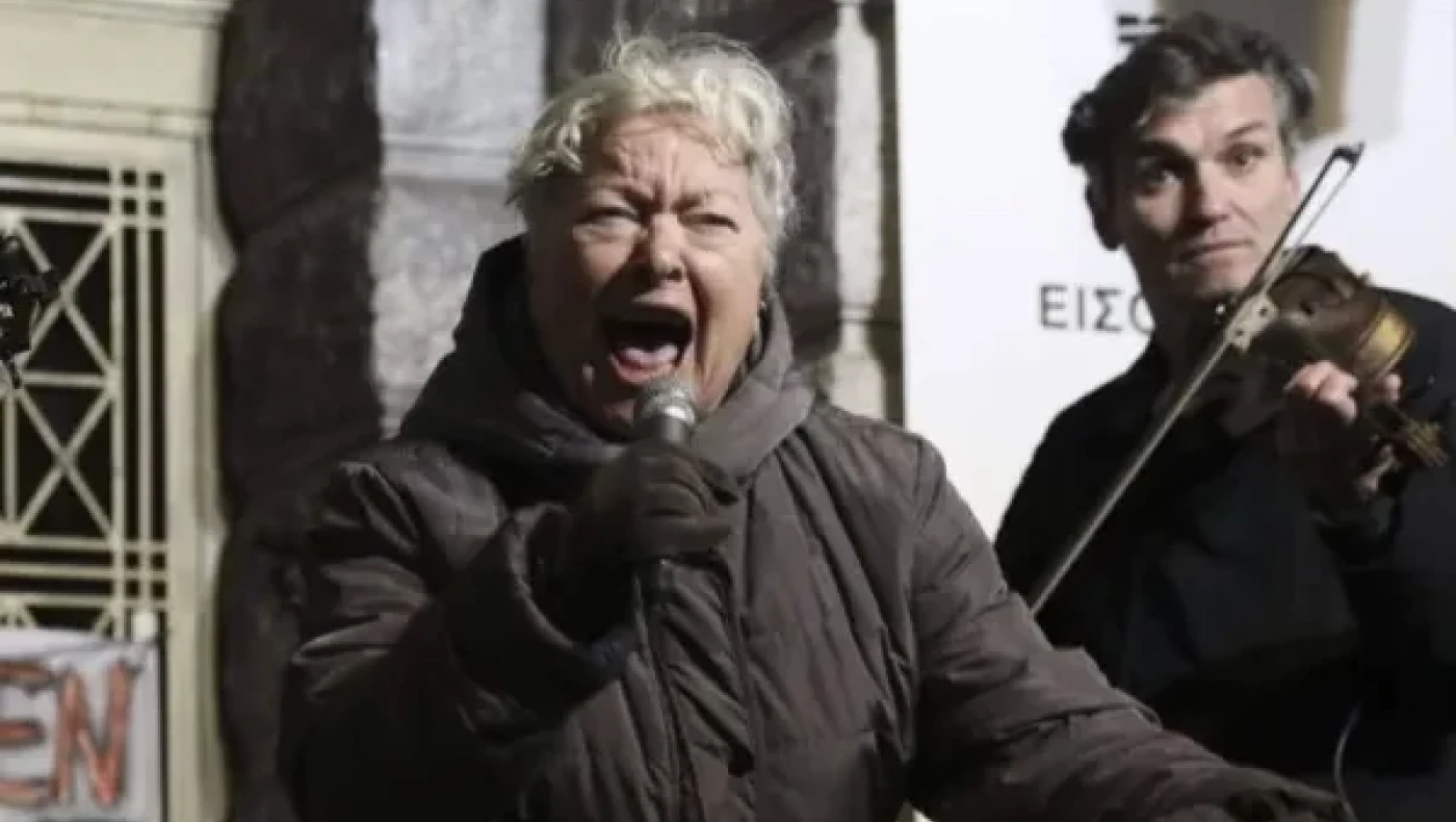 Τάνια Τσανακλίδου: «Θα σας φάμε» τραγούδησε στους καλλιτέχνες - Οι αντιδράσεις στο Τwitter