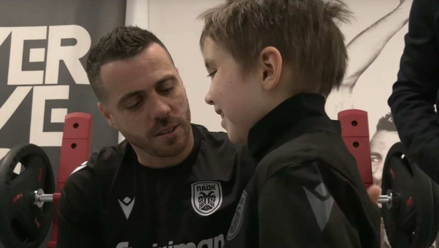 ΠΑΟΚ: Ο ήρωας της ζωής που επισκέφθηκε την προπόνηση του Δικεφάλου