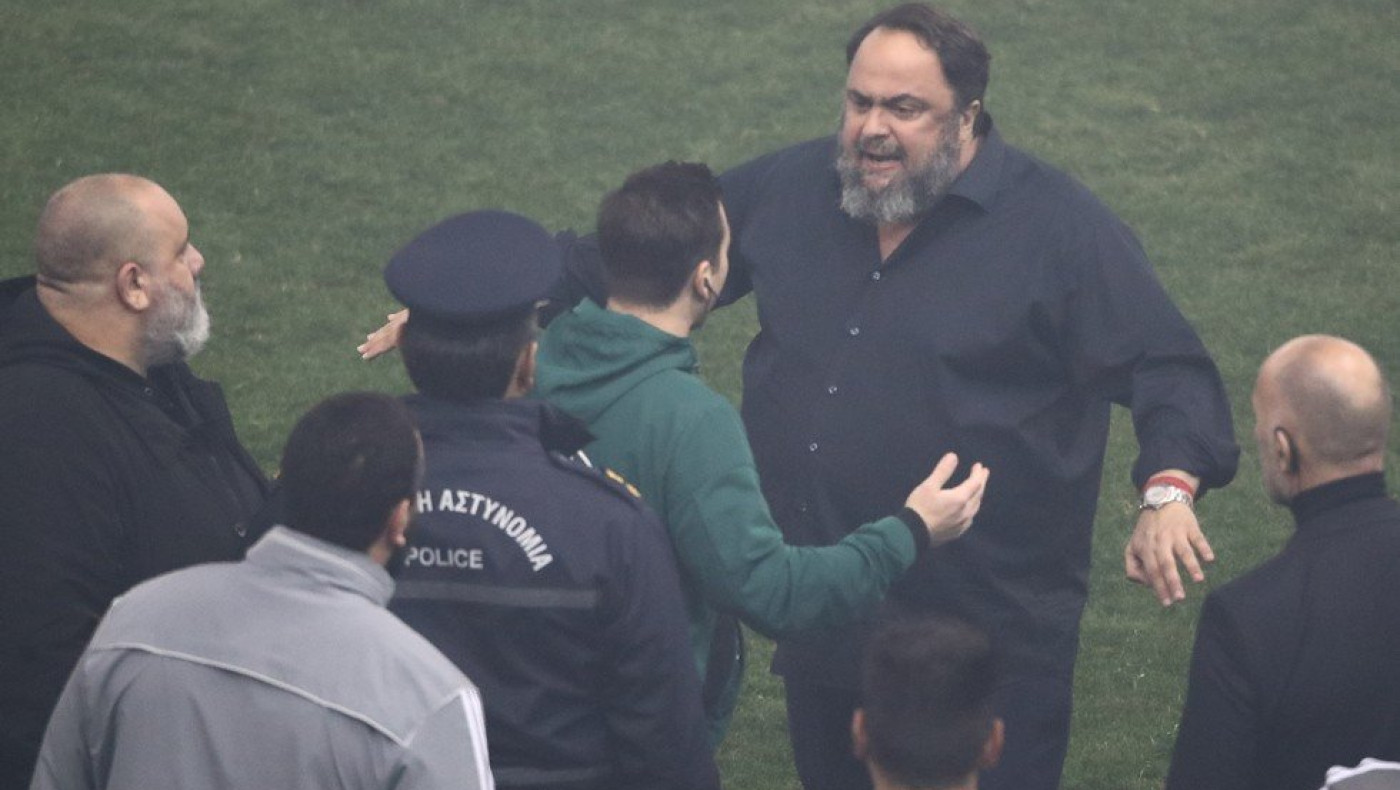 Προκλήσεις Μαρινάκη, Καραπαπά με επιδεικτική... μπούκα μετά την ακύρωση του γκολ