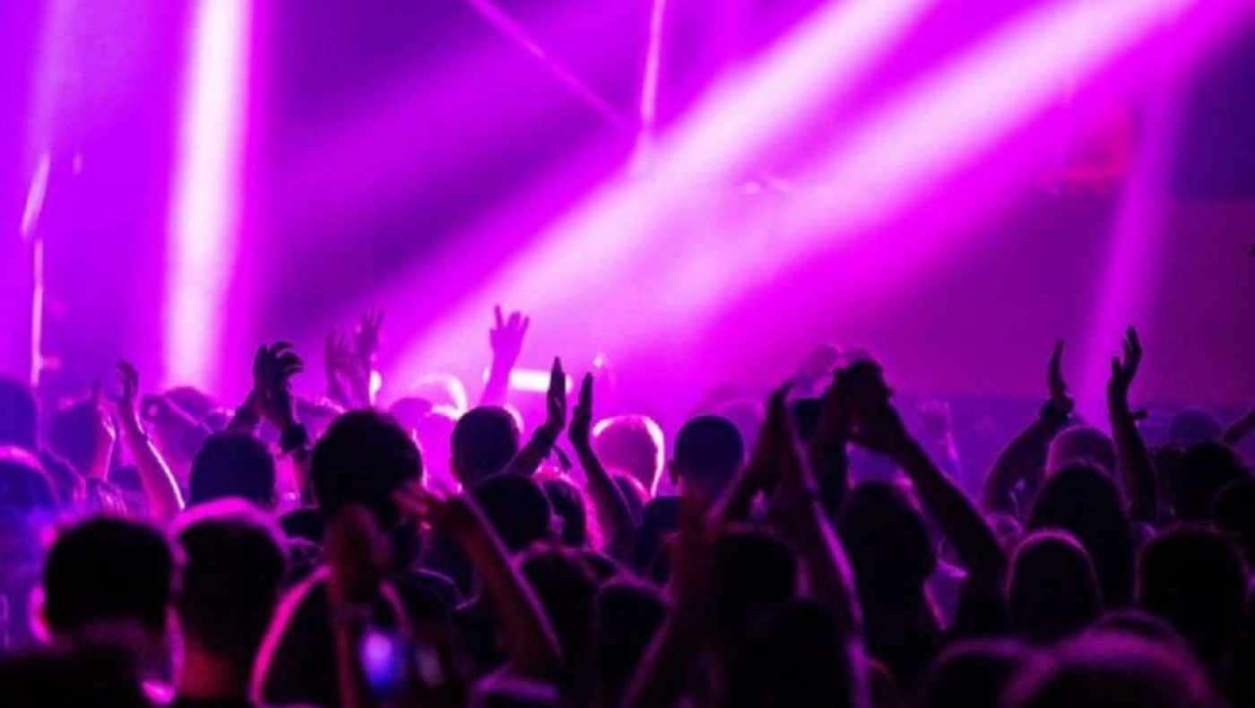 Θεσσαλονίκη: «Μπούκαραν» σε πάρτι και έκλεψαν από ανήλικους ρούχα και χρήματα!