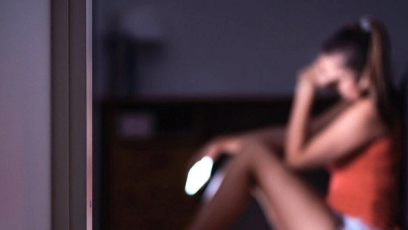 Γυναίκα που κρεμόταν από μπαλκόνι οδήγησε στην εξάρθρωση κυκλώματος μαστροπείας