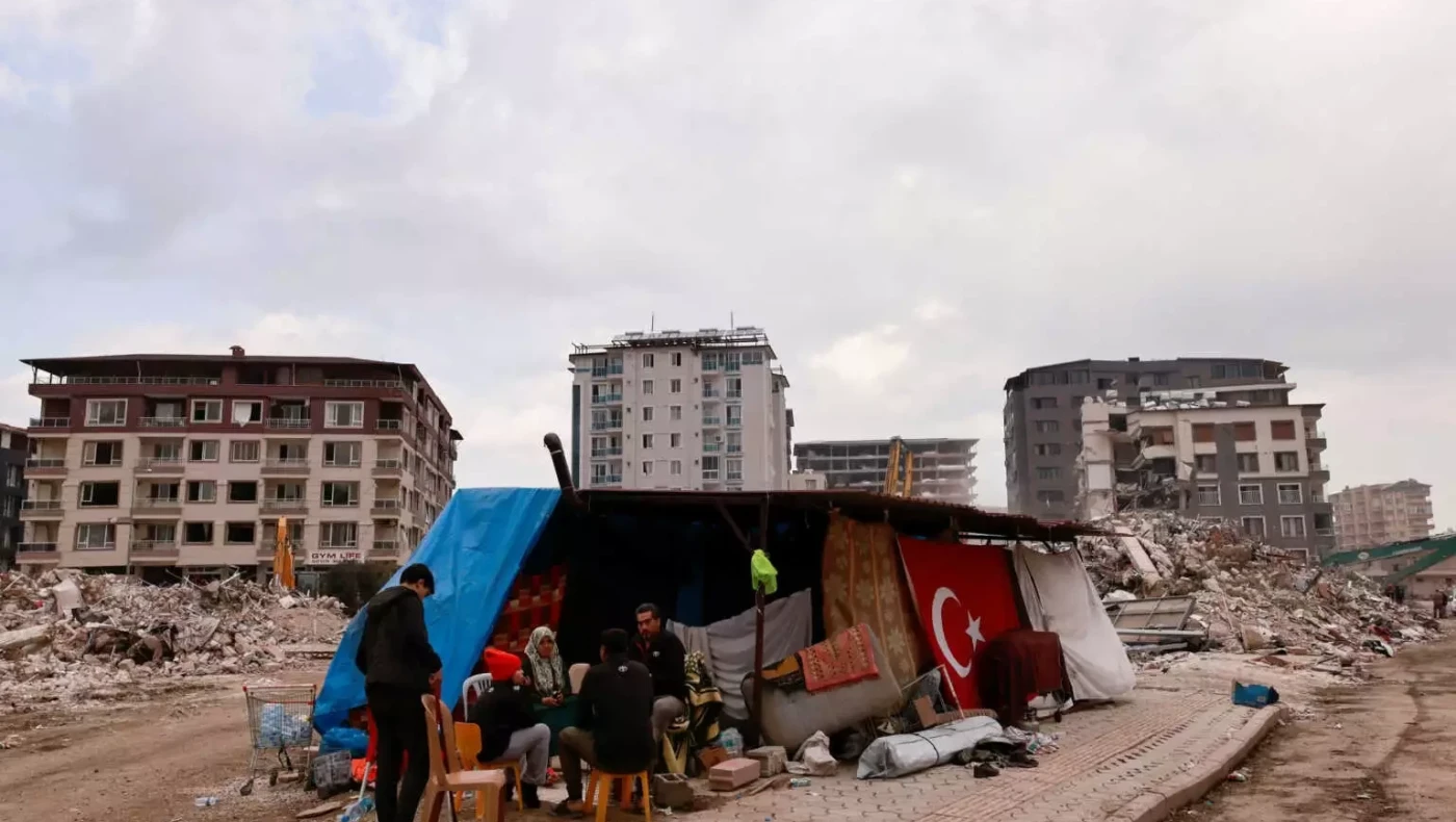 Αντιδράσεις κατά της Τουρκικής Ερυθράς Ημισελήνου που πούλησε αντί να δωρίσει σκηνές σε σεισμόπληκτους