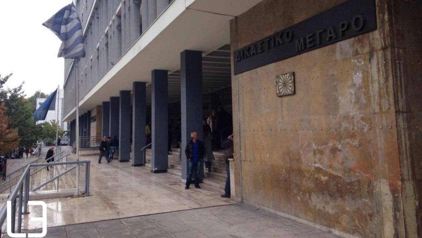 Θεσσαλονίκη: Ελεύθερη με όρους η εφοριακός που κατηγορείται για απευθείας αναθέσεις