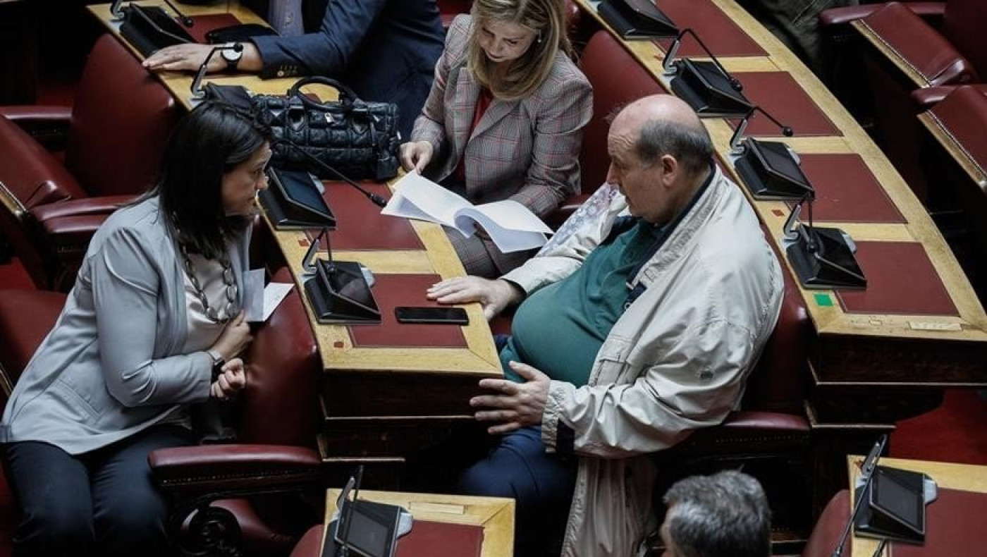 Χαμός στη Βουλή με Φίλη και Κεραμέως: «Υπεύθυνη η κυβέρνηση για δολοφονία μαθητών» - «Ντροπή σας»