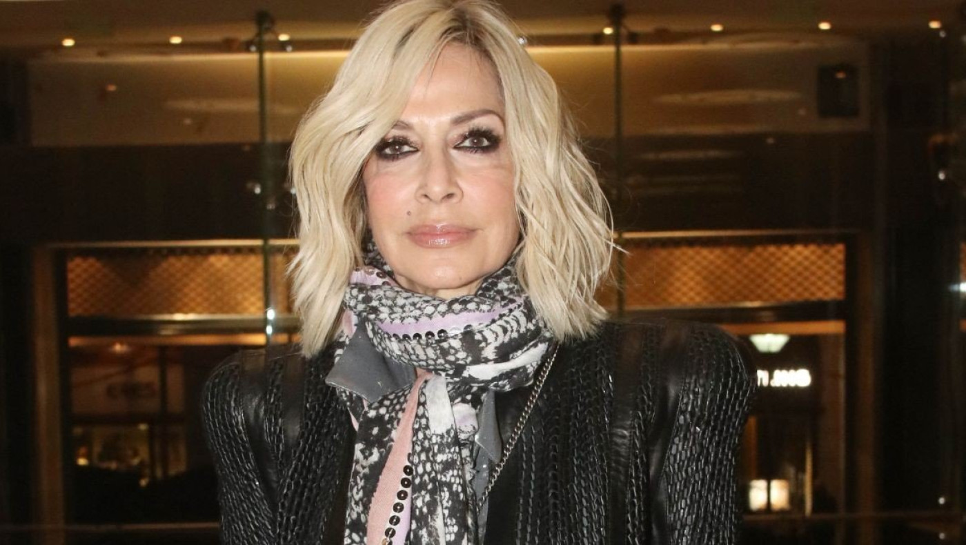 Άννα Βίσση: Τραγούδι στο κέντρο της Θεσσαλονίκης με θαυμάστριές της