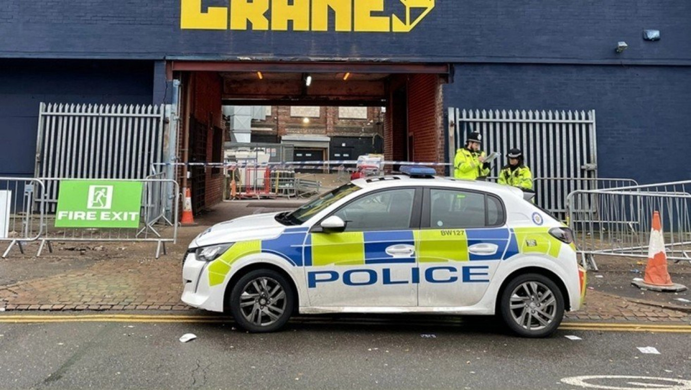 Νεκρός οπαδός μετά από συμπλοκές 15 ατόμων έξω από παμπ στην Αγγλία