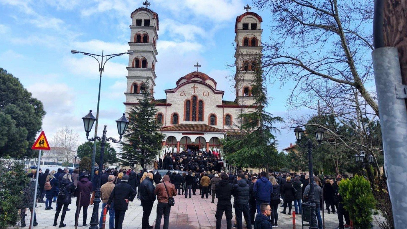 Τραγωδία Τέμπη: Σε κλίμα οδύνης η κηδεία της 34χρονης στην Κατερίνη