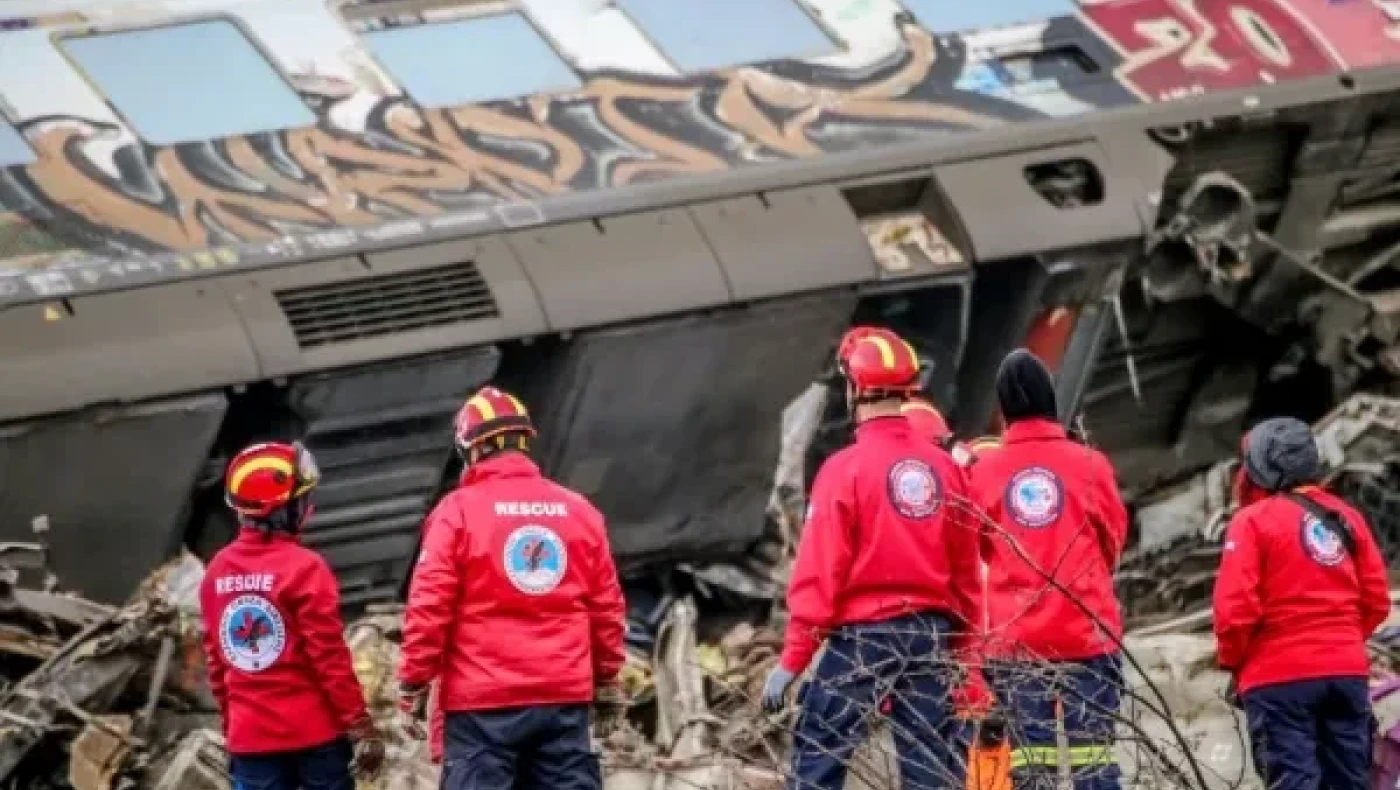 Σύγκρουση τρένων στα Τέμπη: Ταυτοποιήθηκαν νεκρές οι δίδυμες αδερφές