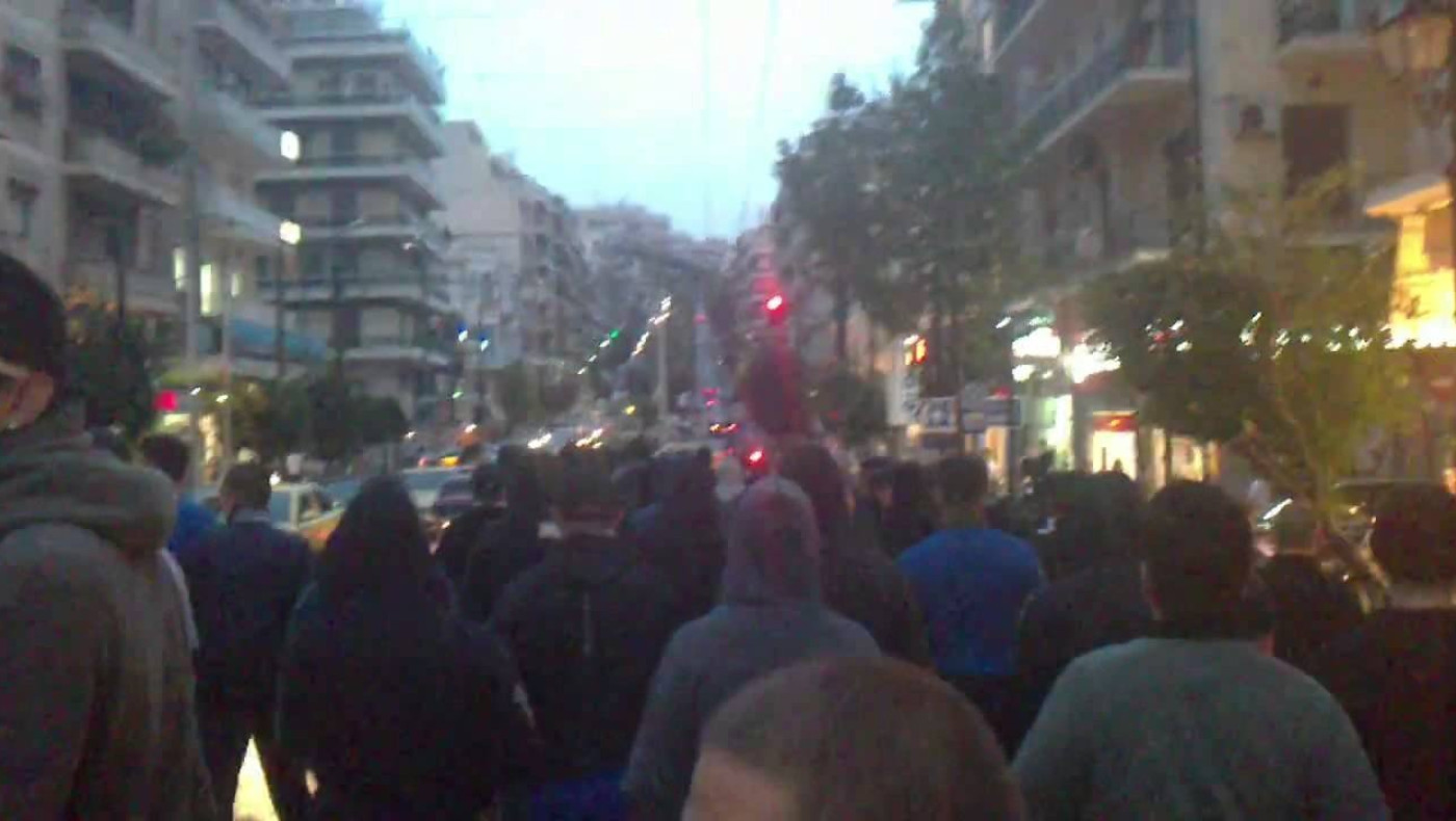 Βίντεο με «οπλισμένους» οπαδούς της Ντιναμό στον Πειραιά!