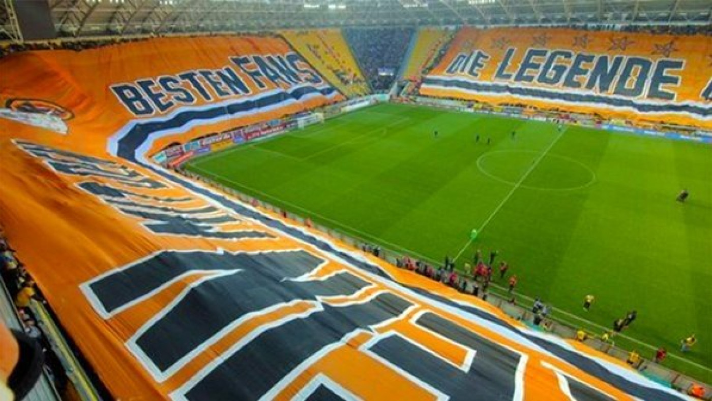 Πανό 450 μέτρων στο γήπεδο της Ντιναμό Δρέσδης! (vid)