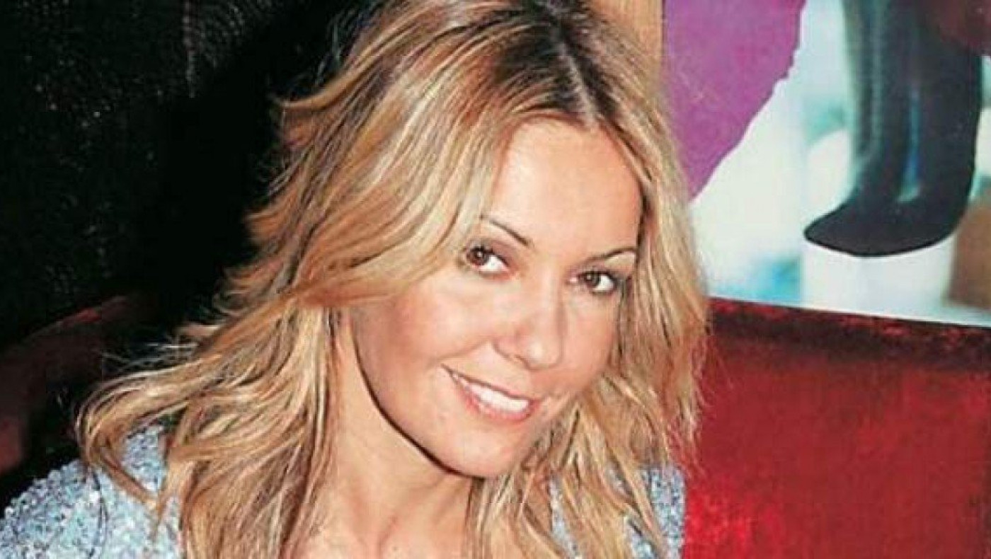 Με αβυσσαλέο ντεκολτέ στο Κολωνάκι η Παππά! (pic)