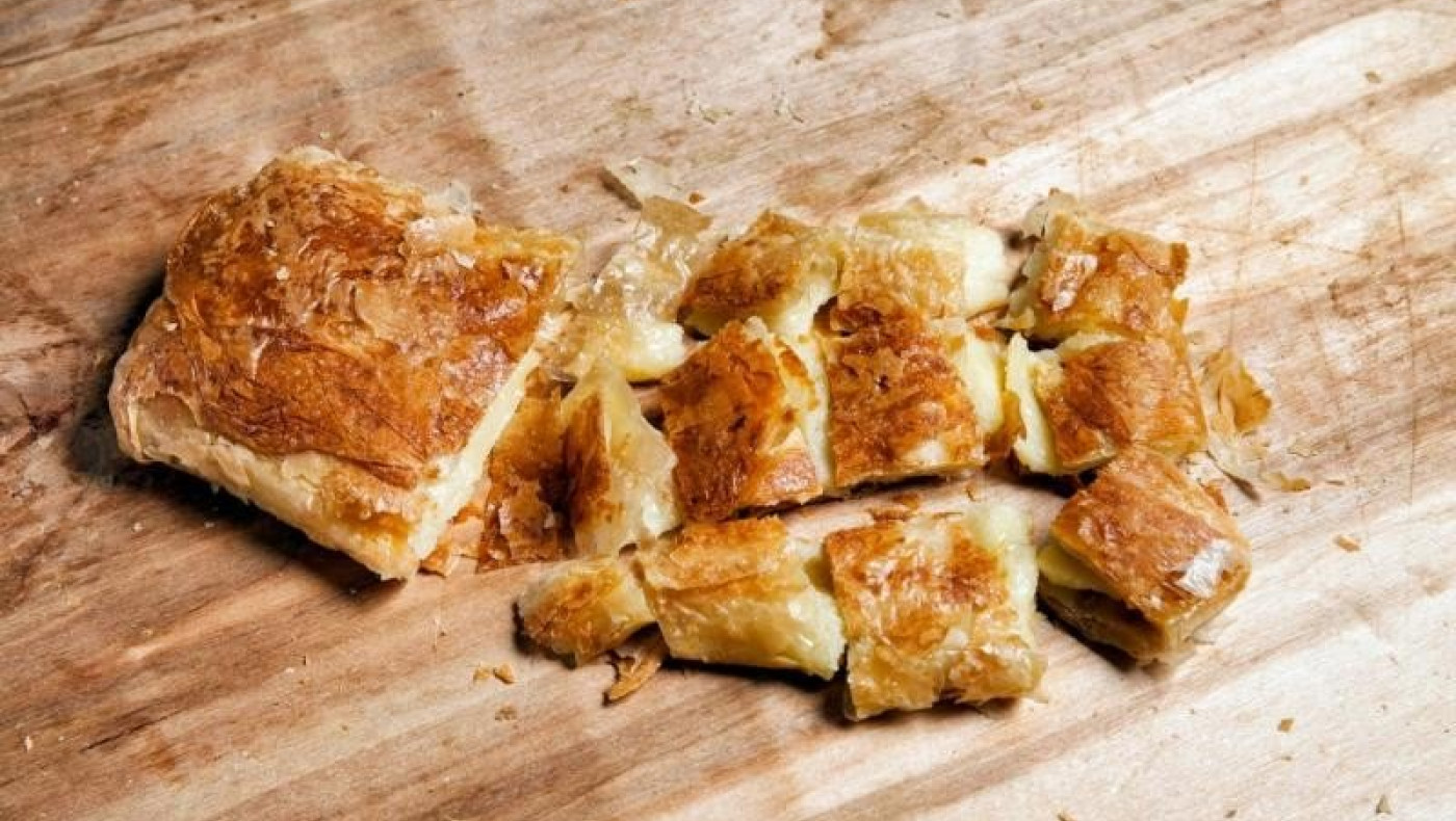 Παίκτες του Άρη ανοίγουν... φύλλο για μπουγάτσα (video)