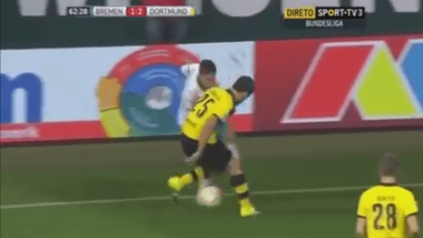 Βρε Sokratis κλείσε τα πόδια σου ρε αδερφέ! (video)