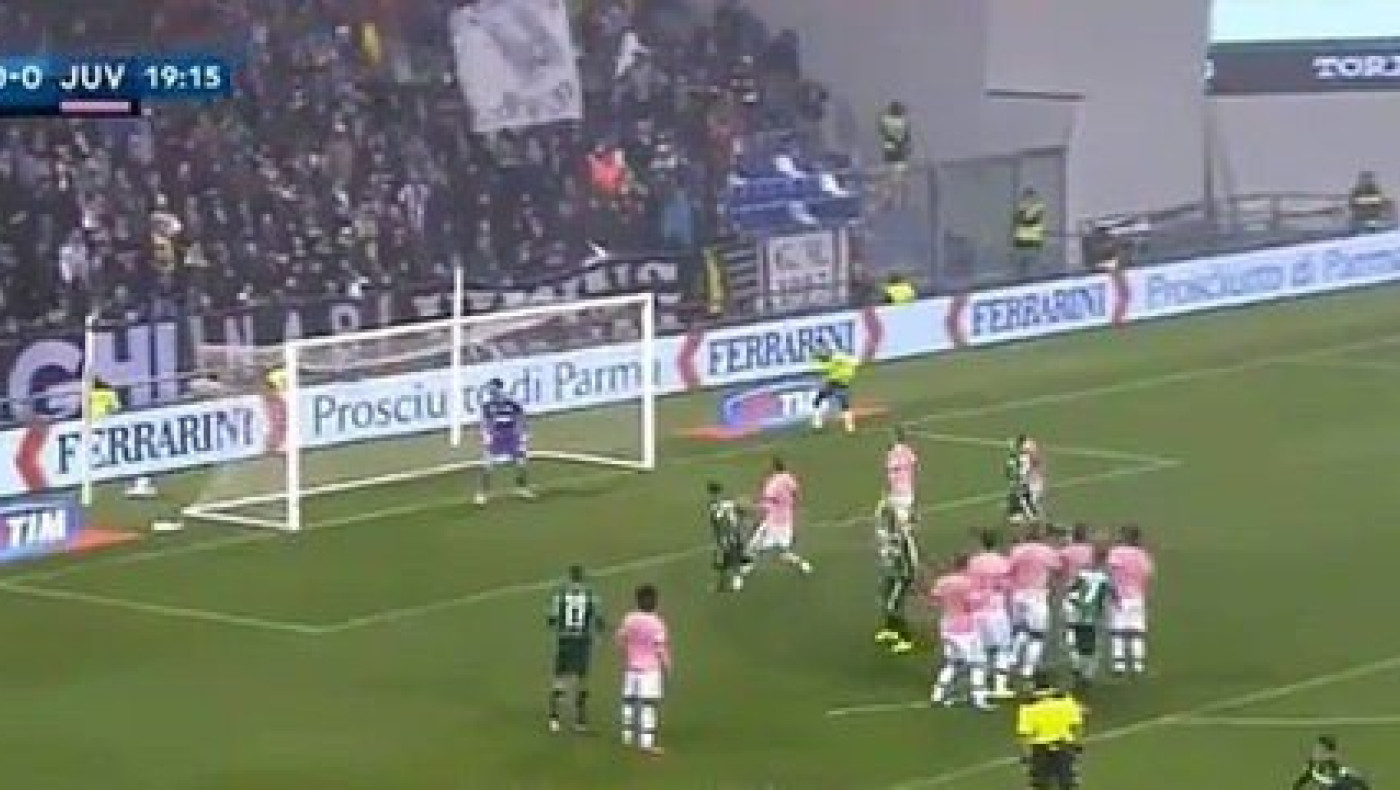 Το ΤΕΛΕΙΟ φάουλ που άφησε άγαλμα τον Μπουφόν (video)