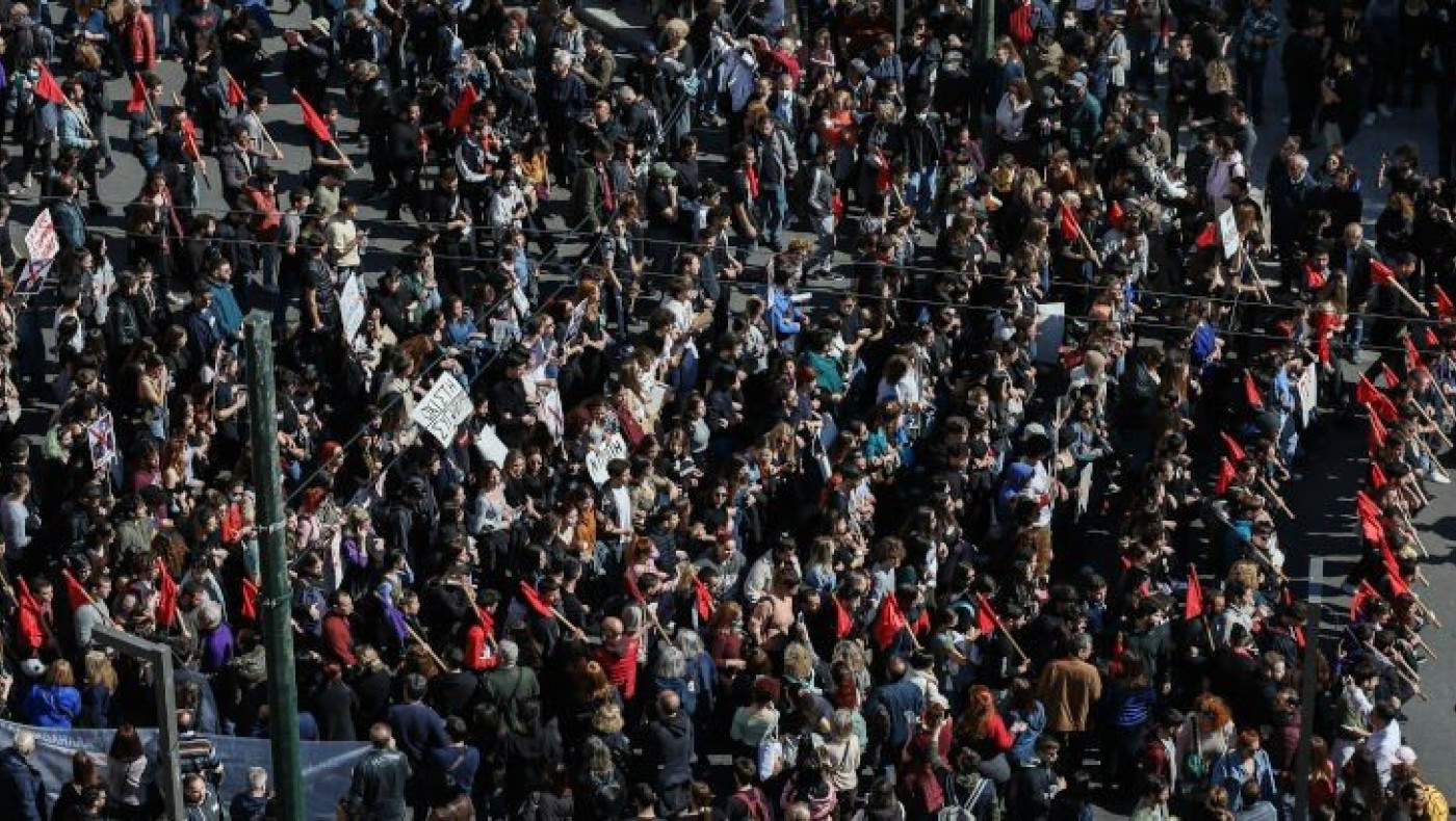 Αθήνα: Διαδηλωτές φώναζαν συνθήματα κατά του Κυριάκου Μητσοτάκη στην κάμερα του OPEN-Έκλεισαν την απευθείας σύνδεση