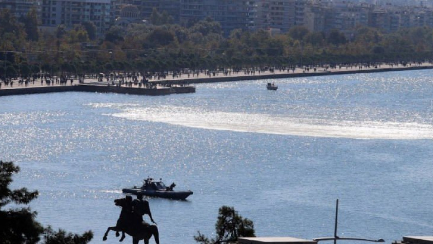 Πετρελαιοκηλίδα στο λιμάνι της Θεσσαλονίκης - Έρευνες από το Λιμενικό