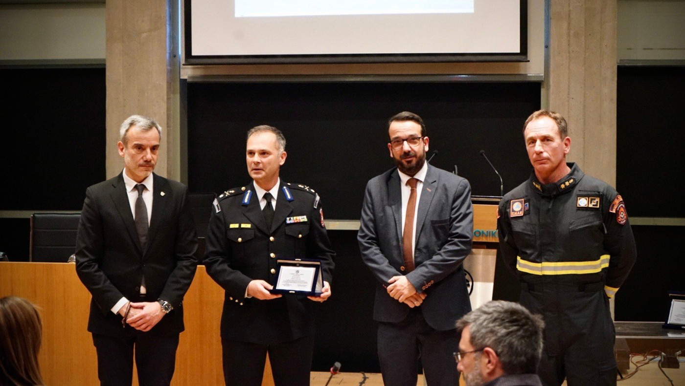 Θεσσαλονίκη: Βραβεύτηκαν διασώστες της ΕΜΑΚ και του ΕΚΑΒ για τη συνδρομή τους σε Τουρκία και Τέμπη